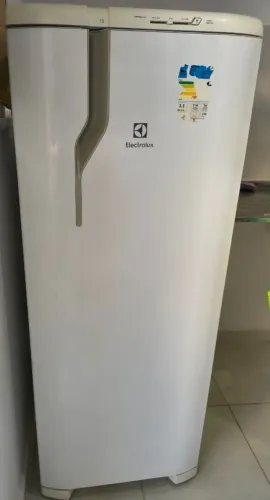 Geladeira Electrolux RE31 240 Litros 110V - Funcionando Perfeitamente