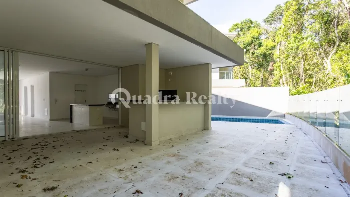 Casa em condomínio fechado com rooftop