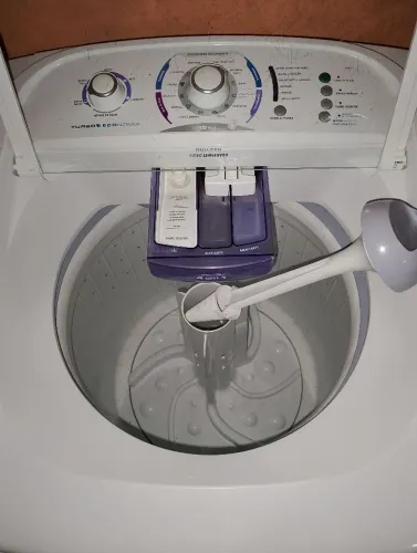 Máquina Electrolux 15 kilos excelente estado.