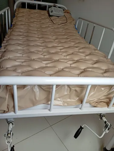Cama hospitalar de ferro seminova