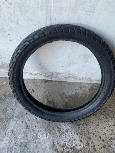 Vendo pneu de Bros no valor de 130 reais