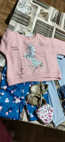 Vendo kits roupinhas de bebê masculinas e femininas vendo por kits e por 20.00 e peças a 5