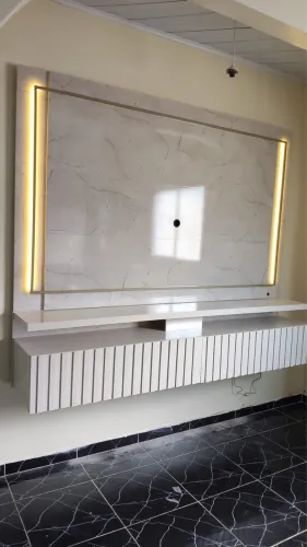 Painel com led para TV até 75 polegadas com design em Mármore 