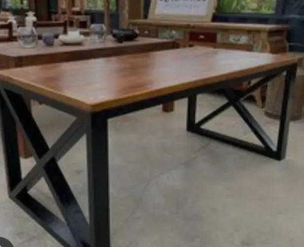 Mesa industrial reforçada