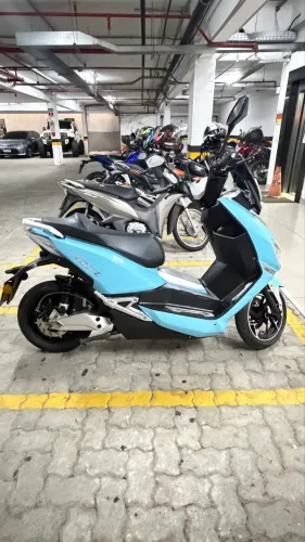 Moto elétrica 100% extra 