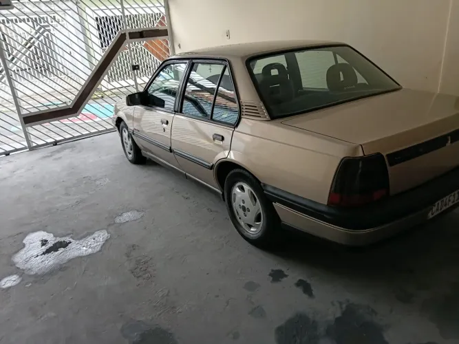 Chevrolet Monza GLS/ Hi-tech 2.0 EFI 2P E 4P (álcool) 1995