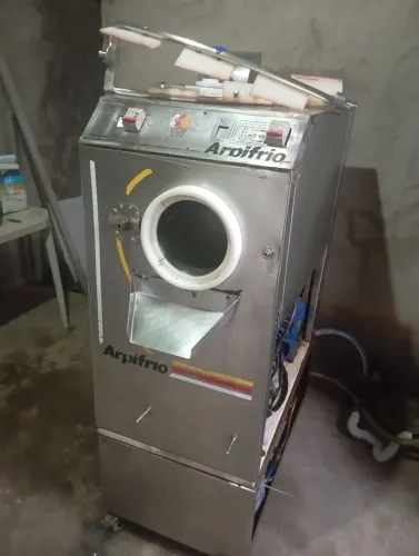 Vendo Máquina de Sorvete 100/120L hora
