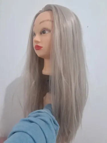 Cabeça de boneca para treino corte e trança 100%sintética platinada + suporte de mesa