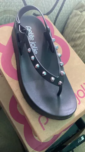 Vendo sandália petite jolie 