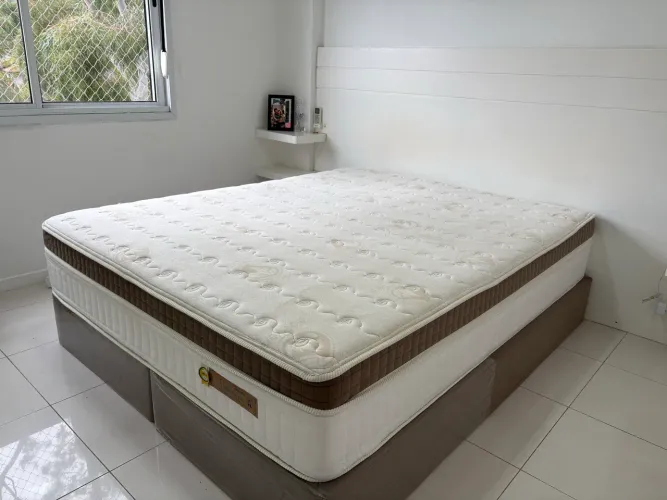 Colchão queen cristalflex semi novo 1 ano de uso