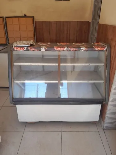 Vendo balcão expositor barato retirar do local