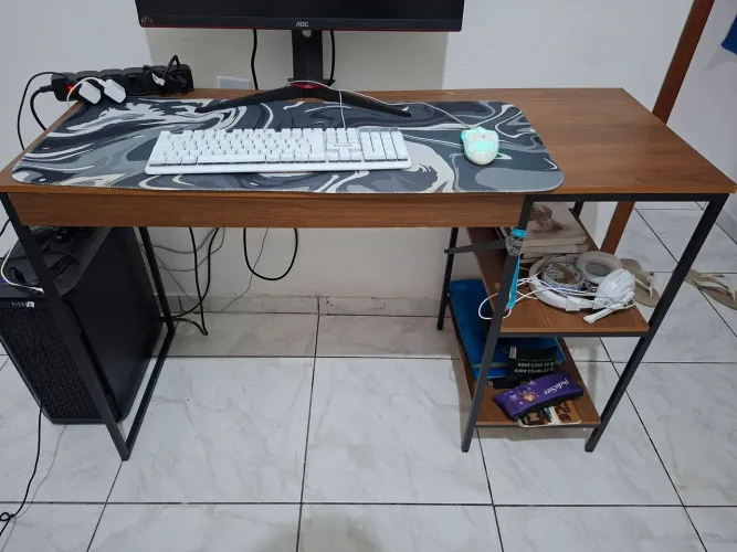 Escrivaninha / Mesa de estudos