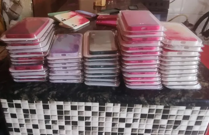 Conjunto de várias capas de iPhone 12