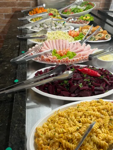 SALADEIRA ( O ) , COM EXPERIÊNCIA EM CARTEIRA