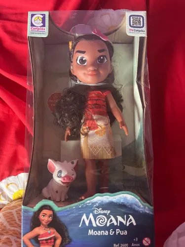 Vendo boneca moana na caixa