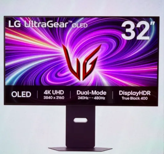 LG UltraGear OLED 32? 4K 480Hz - 32GS95UV-B - Seminovo