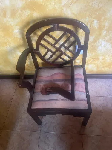 Vendo o par de cadeiras de braço .