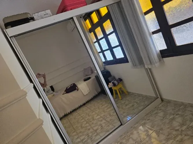 Vendo guarda roupa duas portas de espelho