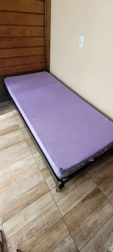 Doa-se guarda roupa e cama de solteiro com colchão
