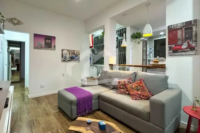 SALA/QUARTO REFORMADO EM COPACABANA