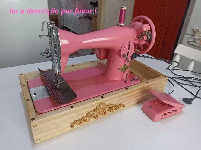 MÁQUINA DE COSTURA "ROSA CHICLETE" LINDA E FUNCIONANDO NORMALMENTE !