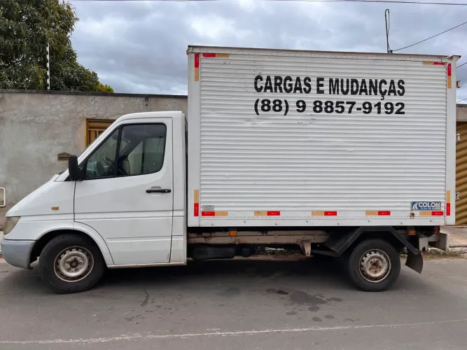 Vende-se Caminhão - 2010.