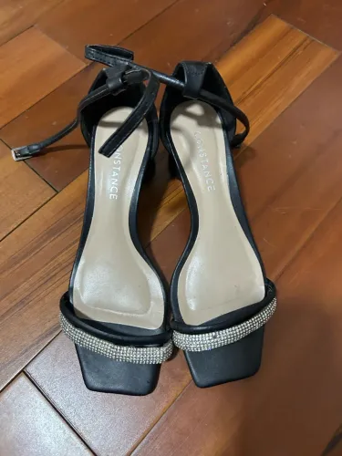 sandália constance preta strass 34