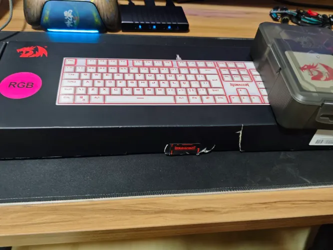 Kit Teclado e mouse gamer Redragon