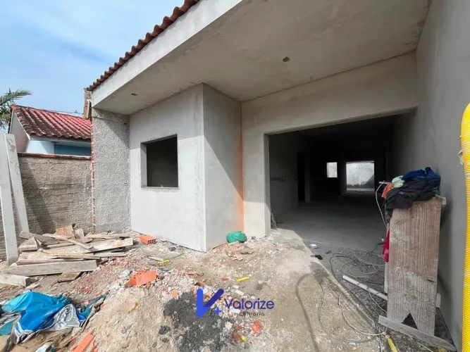 Casa com 03 quartos em Matinhos