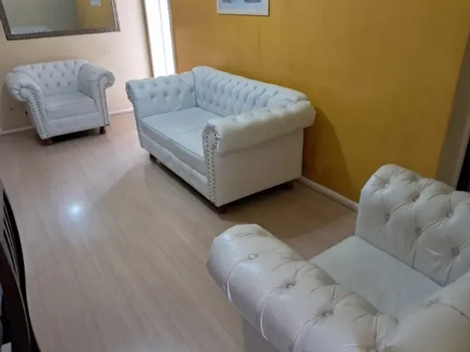 Conjunto de Sofás Clássicos Estilo Chester - 2 Lugares + 2 Poltronas