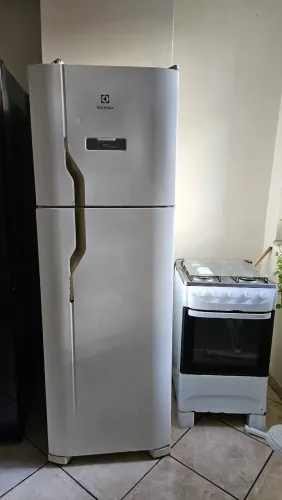 Doa-se Geladeira e Fogão usados