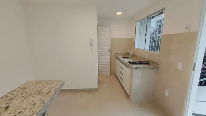 Aluga-se Kitnet em Jardim da Penha Excelente Localização Pertinho da Praia e Mercados