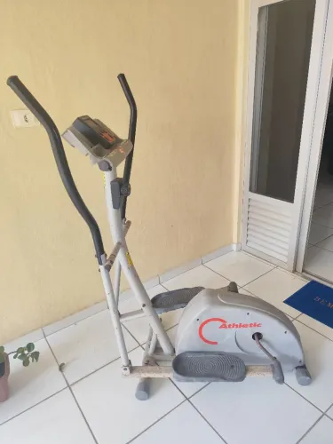 Simulador de caminhada e bicicleta 