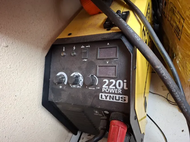 Maquina de solda mig 220 volts