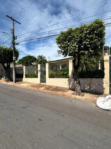 VENDA Casa Térrea no Bairro Boa Esperança, Cuiabá - MT. Área do Terreno: 888 m² | Área Co