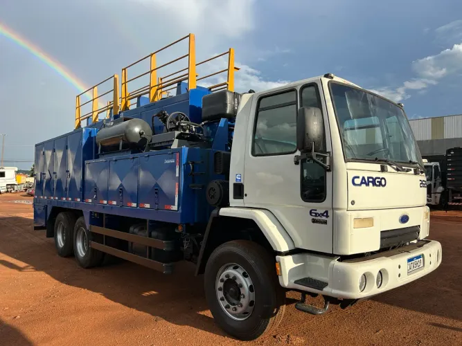CAMINHÃO COMBOIO 9.000 LITROS BIPARTIDO - VENDA OU LOCAÇÃO