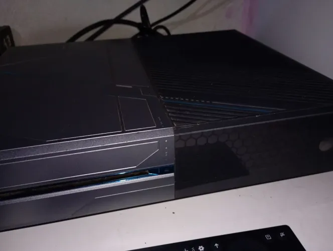 Vendo ou troco Xbox one edição limitada Halo 1tb