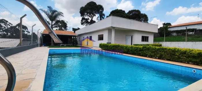 Ibiúna, linda chácara em condomínio com 3 suítes