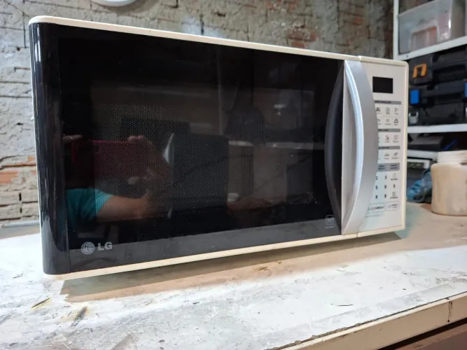 Microondas LG 28 litros em bom estado funcionando perfeitamente 