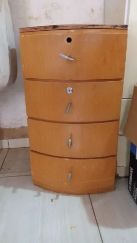 Vende-se esse armário por 150 reais