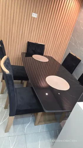Mesa com tampo de vidro + 6 cadeiras impecáveis