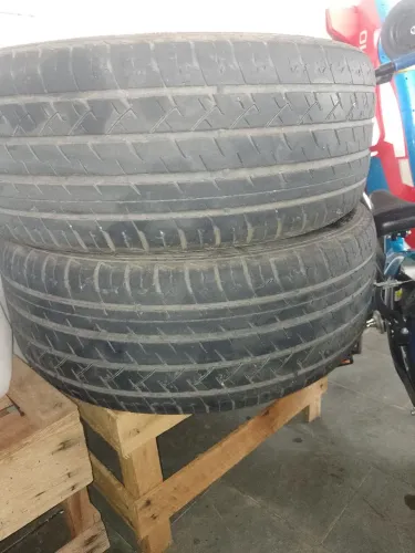 Dois pneus 206/50 R17