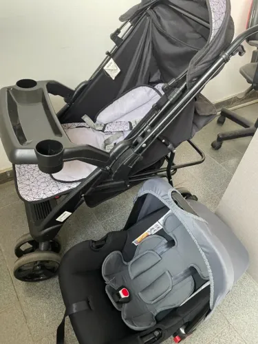 Carrinho Berço de Bebê com Bebê Conforto