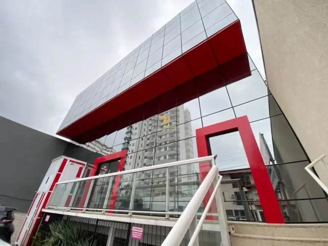 Prédio Comercial de Alto Padrão com 542,26 m² à Venda no Estreito - Florianópolis/SC