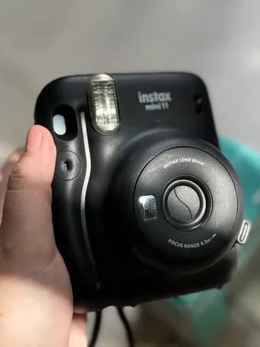 Câmera instax 11 preta