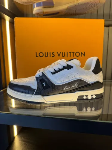 Tenis Preto e Branco
