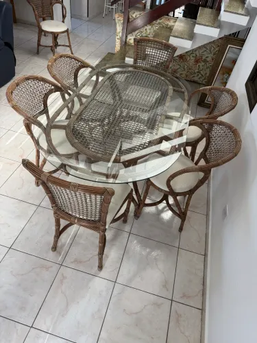     Mesa de vidro e Rattan - 1,74 x 1,02 m