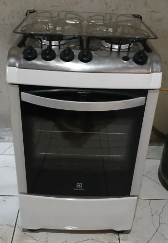 Vendo fogão 4 bocas Electrolux. Elétrico