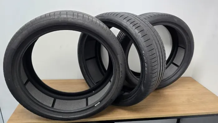 PNEU VOLVO 275/35R22 104W XL P-ZERO PZ4 VOL PNCS