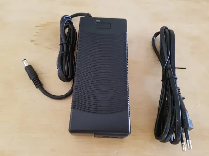 Carregador de Bateria Lithium Li-ion P/Energia Solar Motos Elétricas Liitokala 3S 12.6V 5A